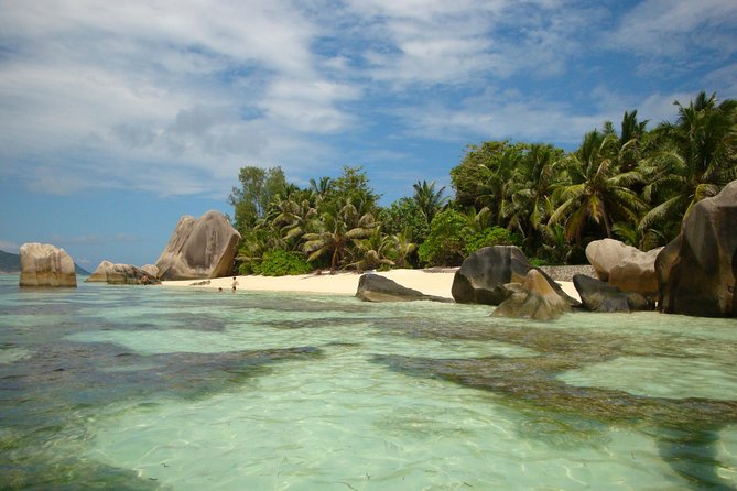 Cat Cocos: Mahe to La Digue Island Fast Ferry - How the Cat Cocos Route Really Connects Mahé and La Digue