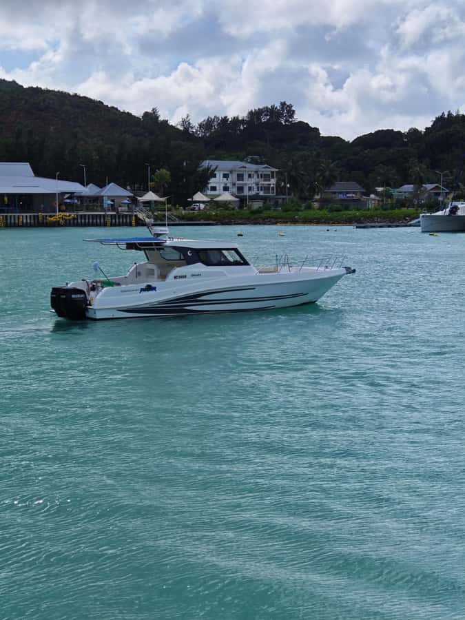 Curieuse Guided Tour, St Pierre, BBQ & 2 Snorkel Stops - Quick hits