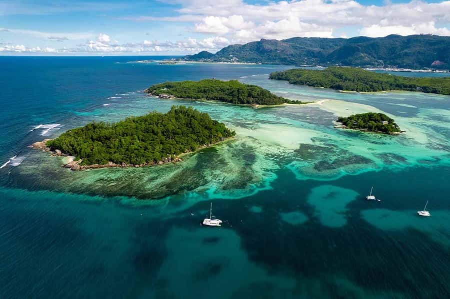 Mahé: Saint-Anne Marine Park and Moyenne Island Cruise - Creole lunch on Moyenne Island, more than just fuel