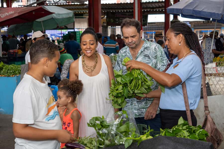 Mahé: Wild South Discovery Trip with Local Lunch - Val de Pres Art and Craft Village, a shopping stop that stays grounded