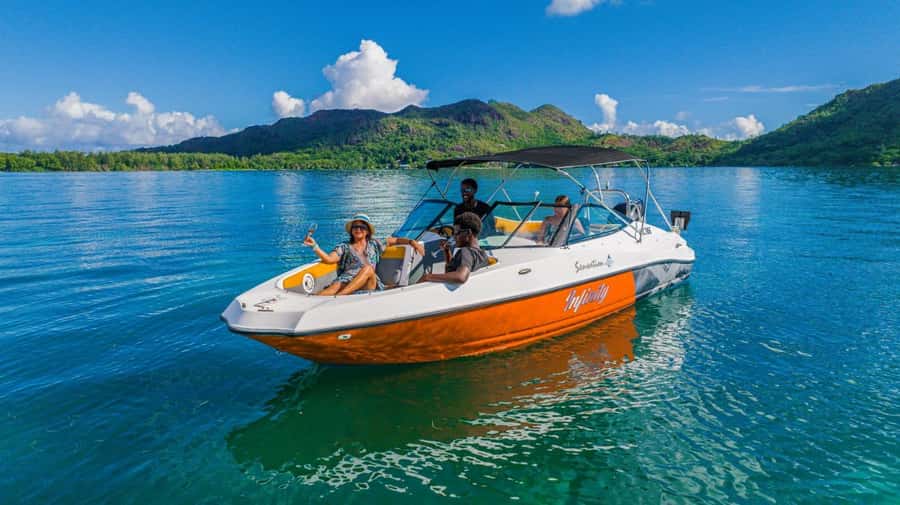 Praslin: Curieuse & St-Pierre Boat Adventure with Snorkeling - Getting to Curieuse from Praslin, with real time on the islands