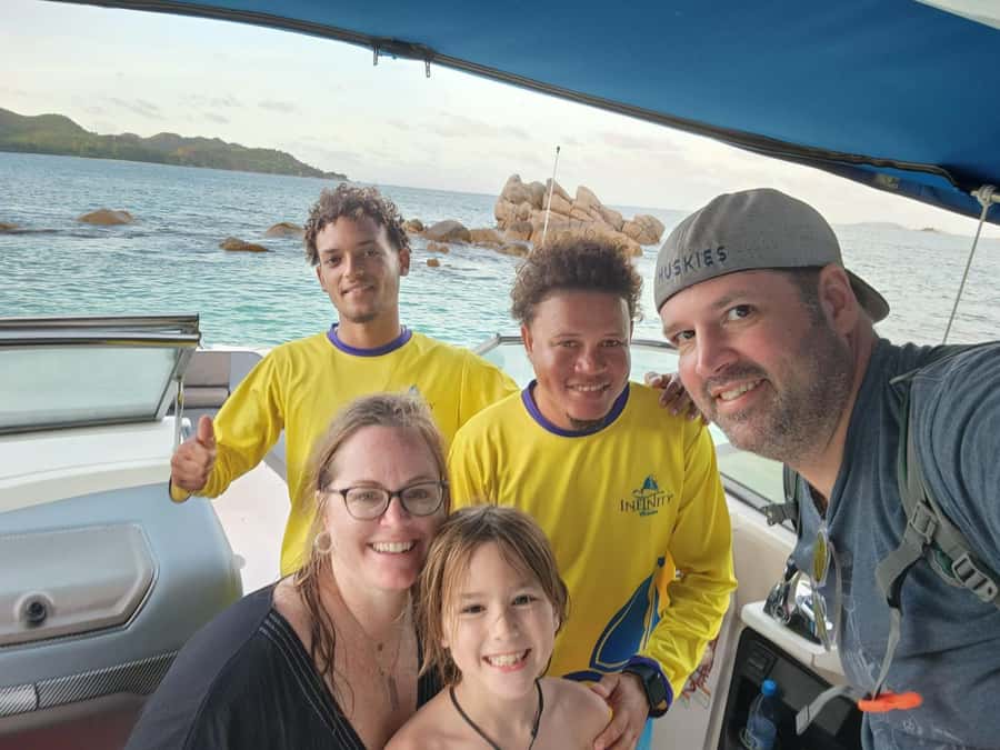 Praslin: Curieuse & St-Pierre Boat Adventure with Snorkeling - Guides and the feel of the day on Curieuse and St. Pierre