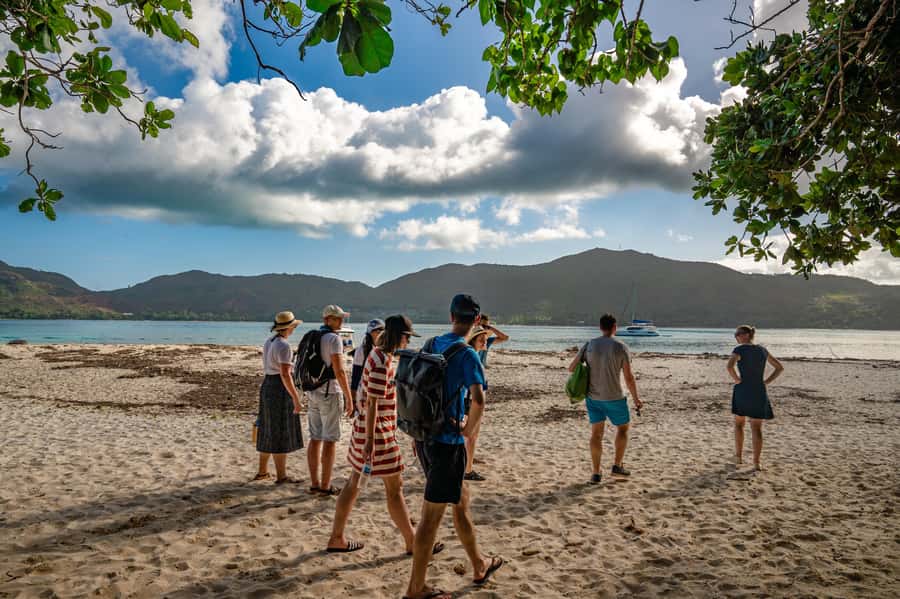 Praslin: Curieuse & St. Pierre Full-Day Boat Trip with Lunch - Curieuse Island giant tortoises, BBQ lunch, and the photos you came for