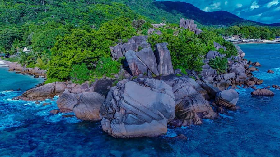 Praslin: Curieuse & St Pierre Island Day Trip with Barbecue - Group size, pacing, and what can make or break the day