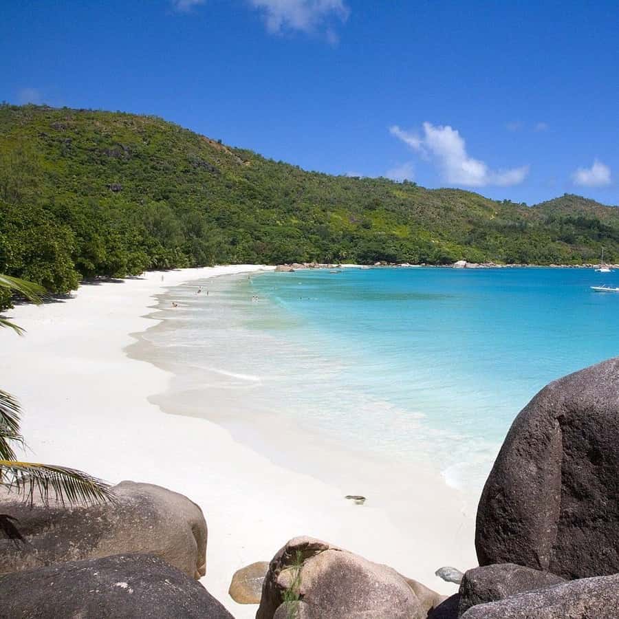 Praslin : Private tour - Anse Georgette lunch stop, white sand and the hotel-permission twist