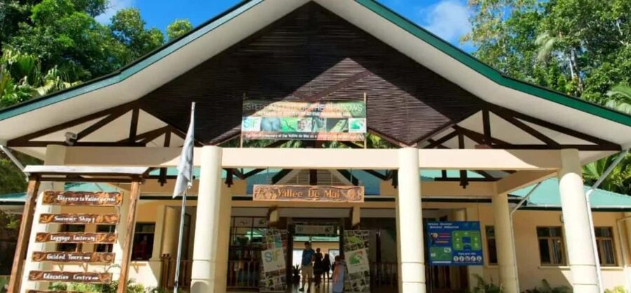 Praslin : Tour (Shared) - Why this Praslin route works so well in one shared day