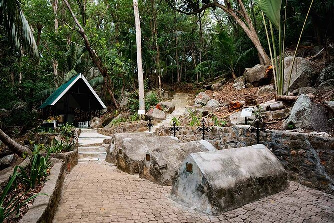 Sainte Anne Marine Park and Moyenne Island - A catamaran day that turns reefs into a tortoise walk