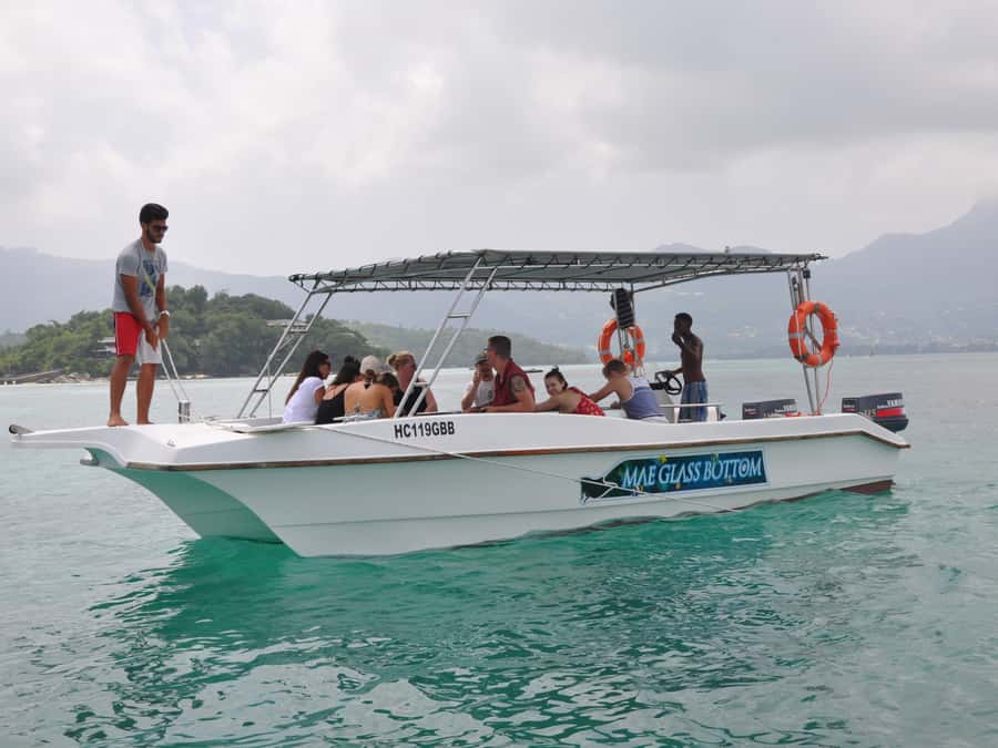 St. Anne Marine Park, Moyenne & Cerf Island Tour with Lunch - Second snorkeling near Cerf Island: shorter, sweet, and close to the action